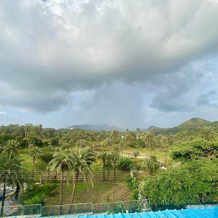 Rudraksha Inn Mount Abu Bagian luar foto