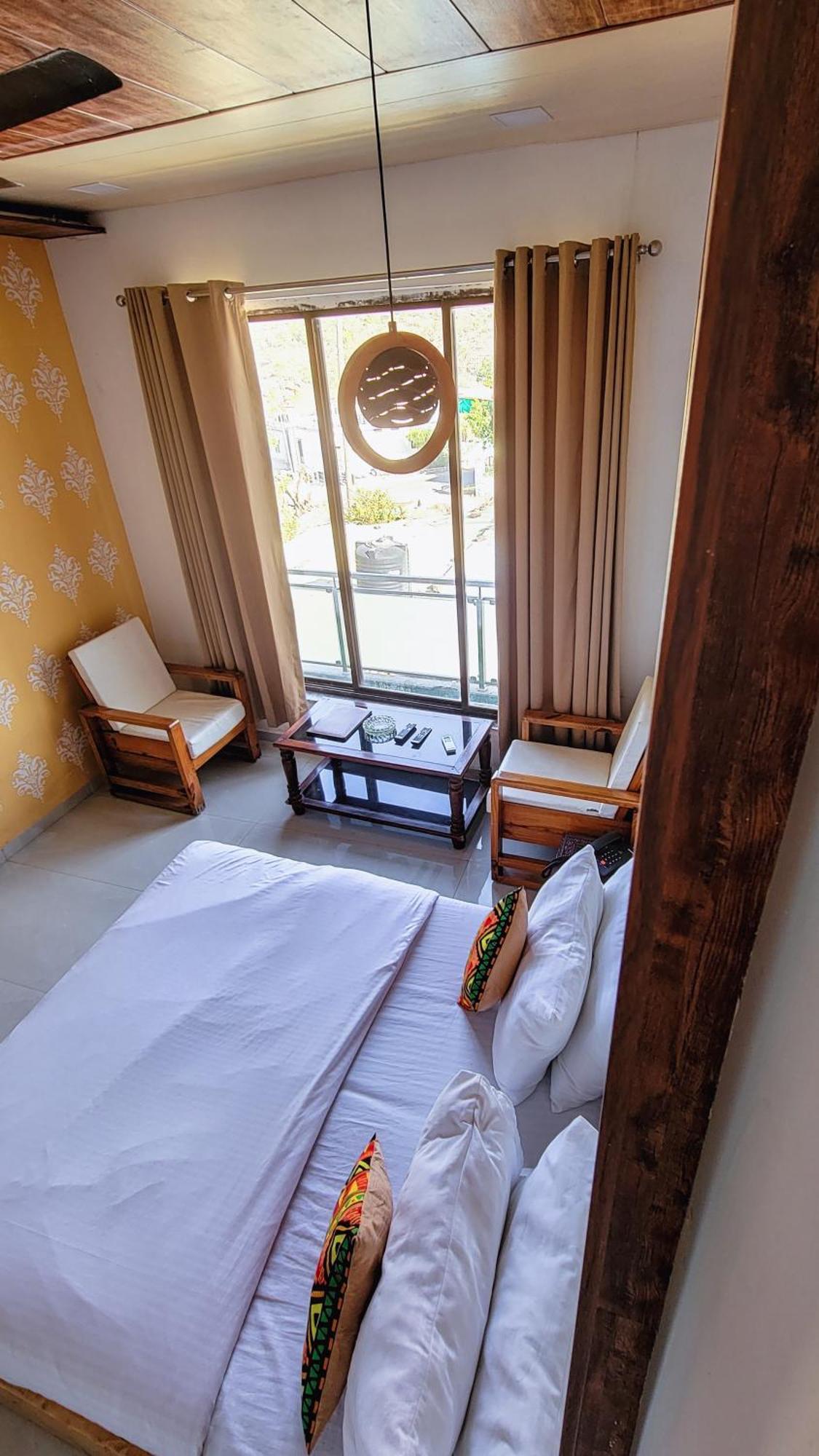 Rudraksha Inn Mount Abu Bagian luar foto