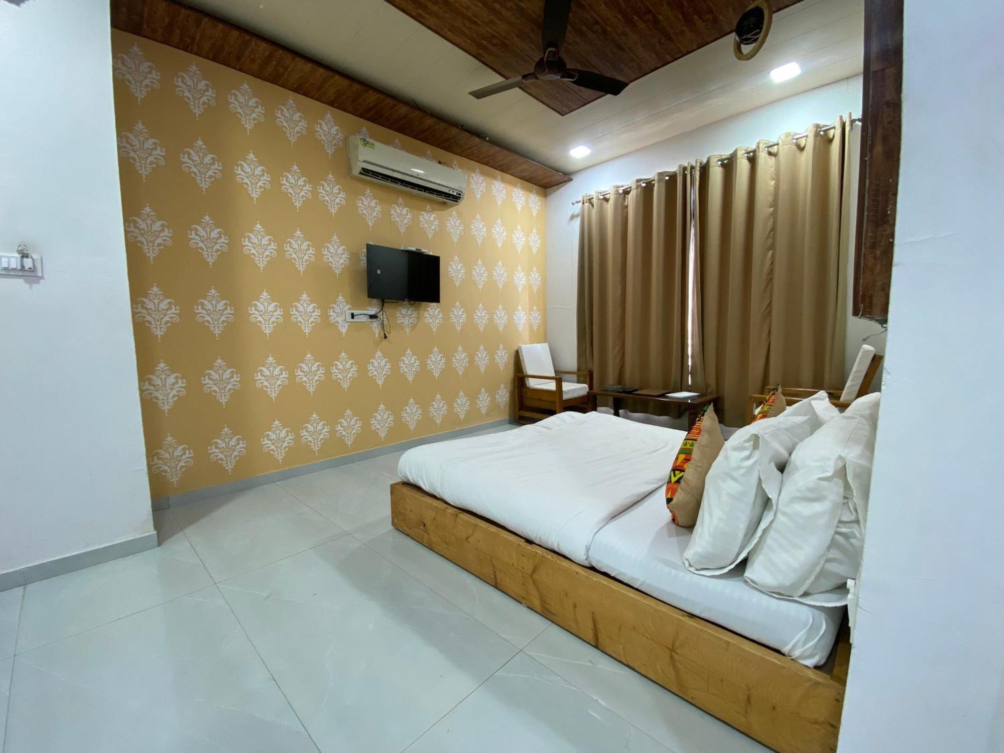 Rudraksha Inn Mount Abu Bagian luar foto