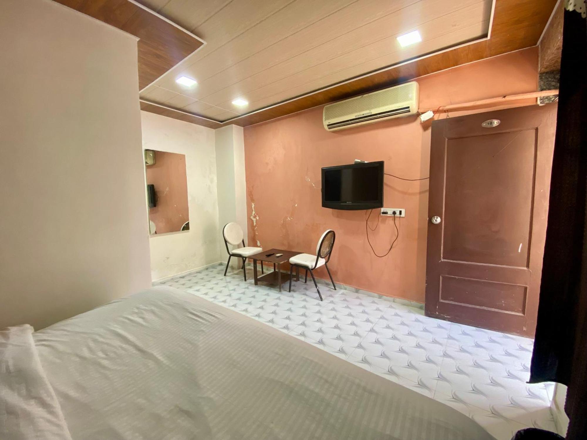Rudraksha Inn Mount Abu Bagian luar foto